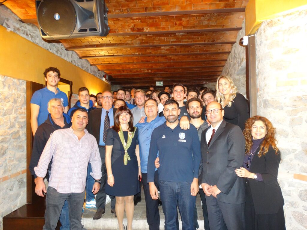 Επέστρεψαν 98 χρόνια μετά για να βουτήξουν στα νερά της Σμύρνης