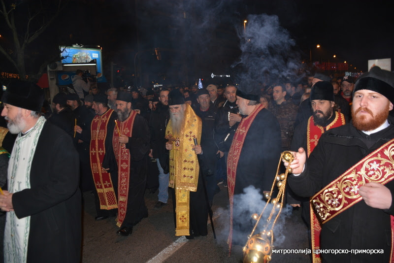 ΠΟΝΤΓΚΟΡΙΤΣΑ: Πάνω από 20.000 πιστοί στους δρόμους