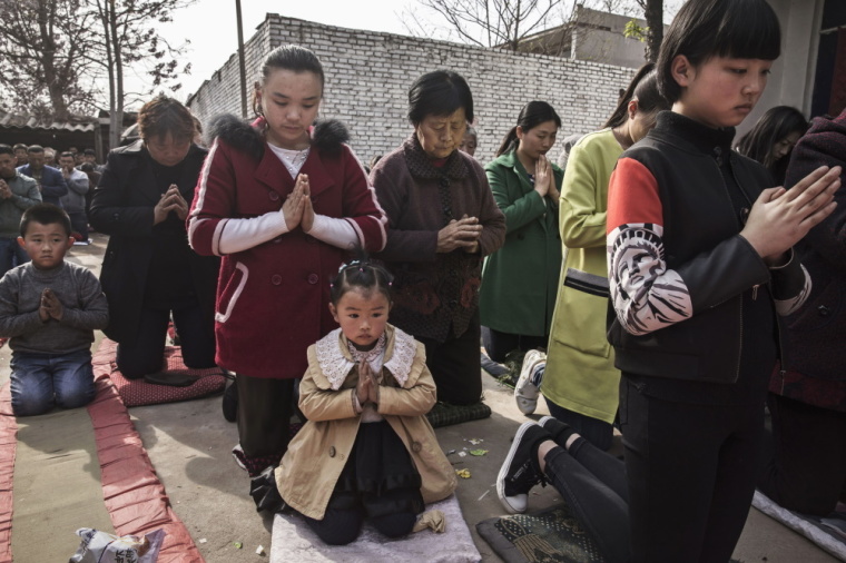 Κίνα: “Διώκονται” οι Χριστιανοί και μετά θάνατον