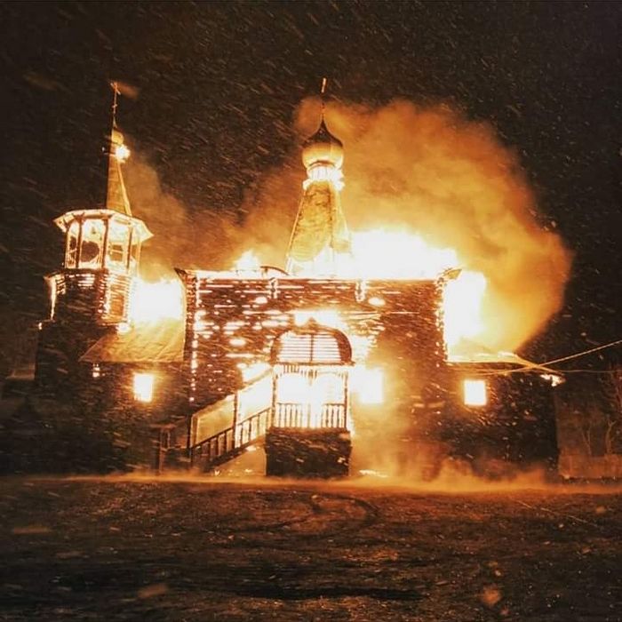 UNIQUE WOODEN CHURCH NEAR OPTINA BURNS TO THE GROUND