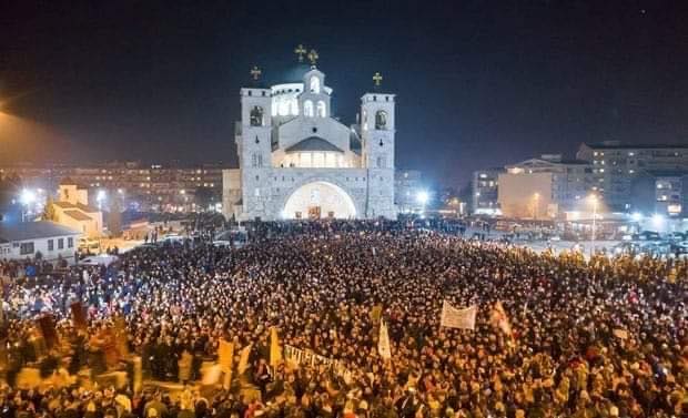 Μεγαλειώδης “Λιτανεία-διαμαρτυρία” στην Πρωτεύουσα του Μαυροβουνίου Ποντγκόριτσα – Μητρ. Μαυροβουνίου “Μας στηρίζουν όλοι”