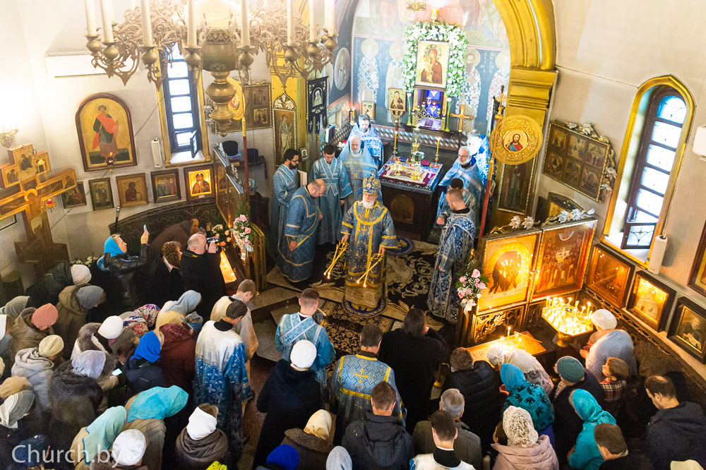 Патриарший Экзарх совершил Литургию в храме в честь иконы Божией Матери «Взыскание погибших» в городе Минске
