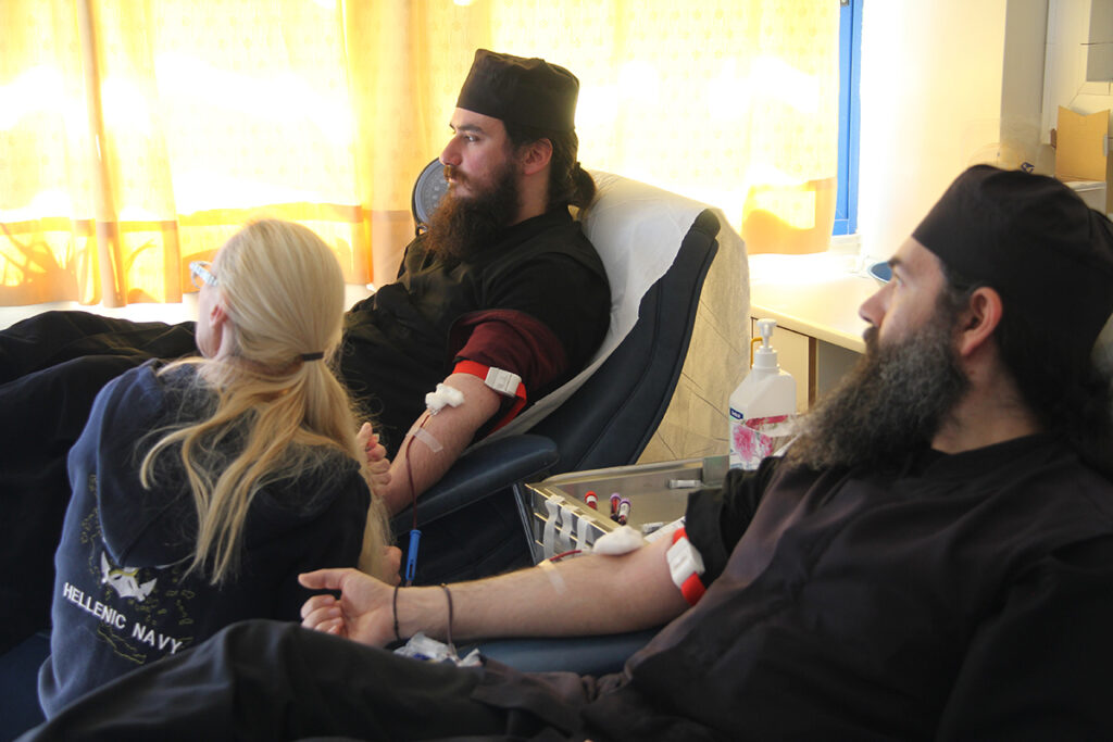 Μοναχοί και Μοναχές έδωσαν αίμα για καλό σκοπό