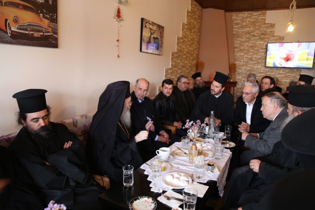 Γιορτή, πανήγυρις και κέρασμα σε καφενείο του χωριού