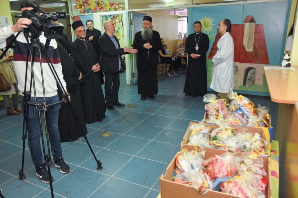 Владика Фотије посетио болничку капелу у Брчком