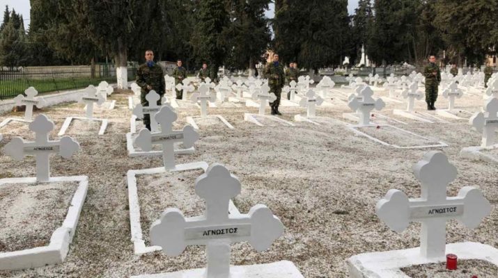 Τρισάγιο στο Στρατιωτικό Κοιμητήριο Λαρίσης