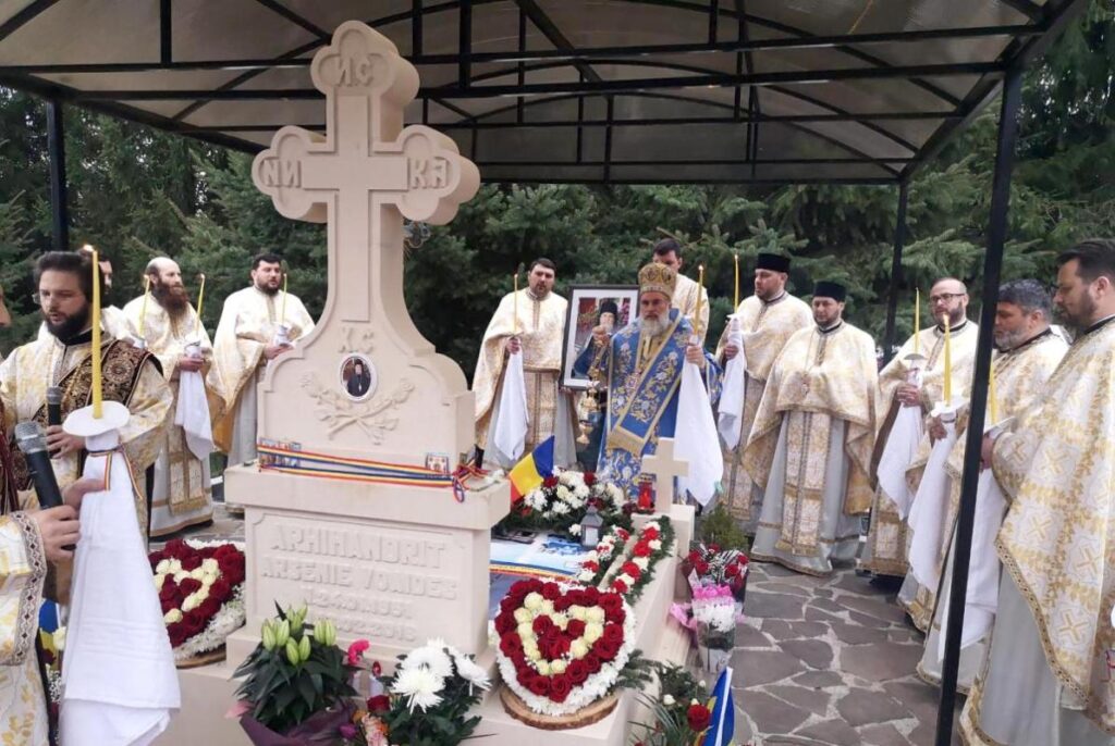 Pomenirea arhimandritului Arsenie de la Mănăstirea Berzunţi