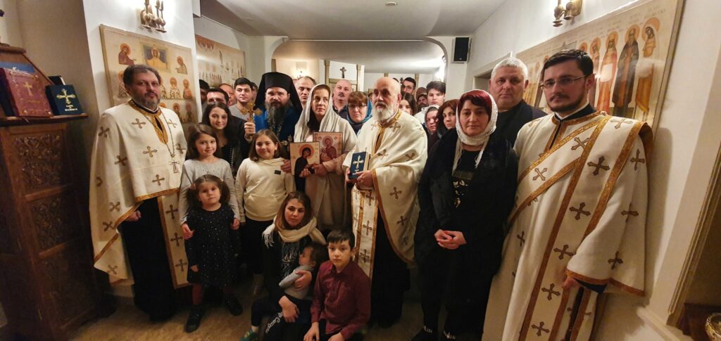Episcopul Macarie cu enoriașii de la Stockholm, către Camelia-Mihaela Smicală: „În inima noastră ești și tu iubită mamă și soră, în inima noastră sunt și copilașii tăi! Suntem împreună!”