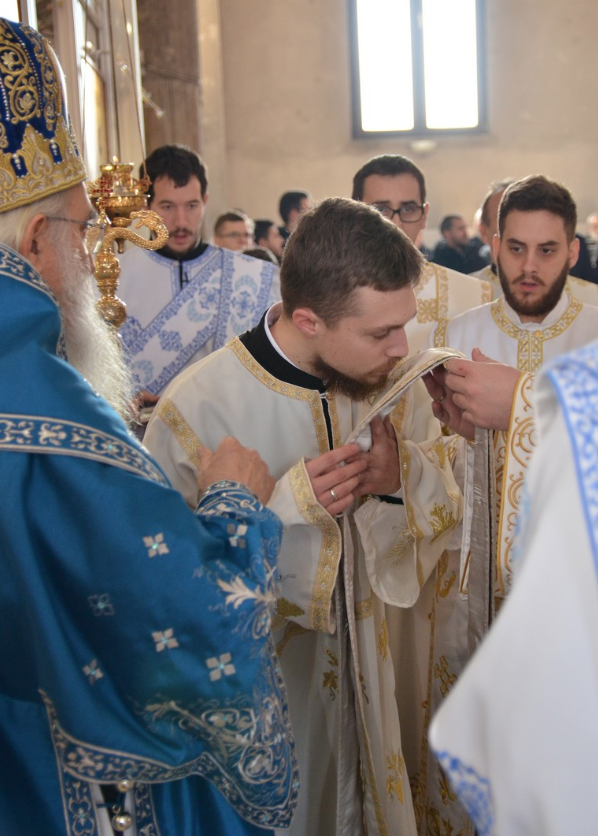 Владичанска Литургија, рукоположење и позив на литију у Саборном храму у Ваљеву