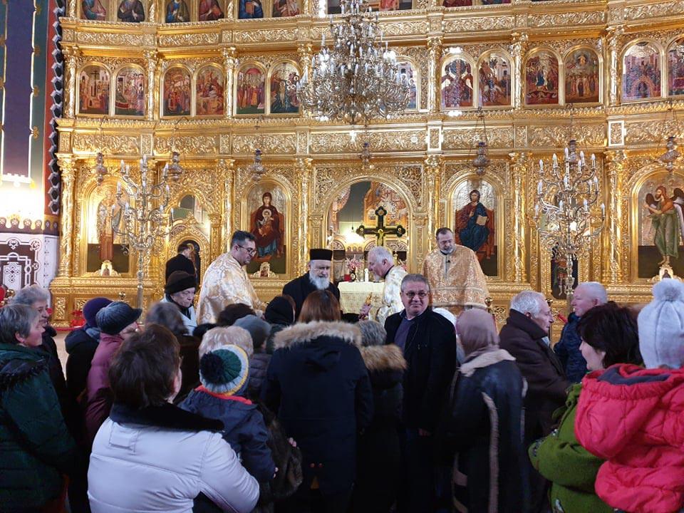 Slujbe de pomenire și mulțumire în Catedrala Arhiepiscopală din Arad