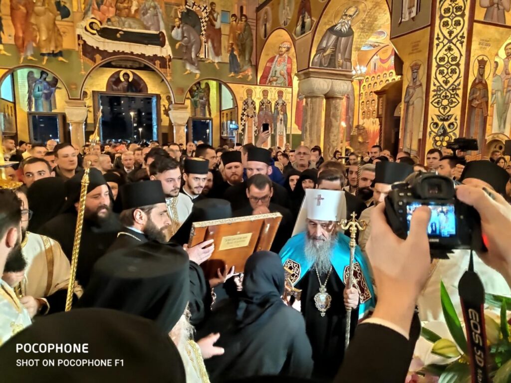 Митрополит Онуфрије предводио литију у Подгорици