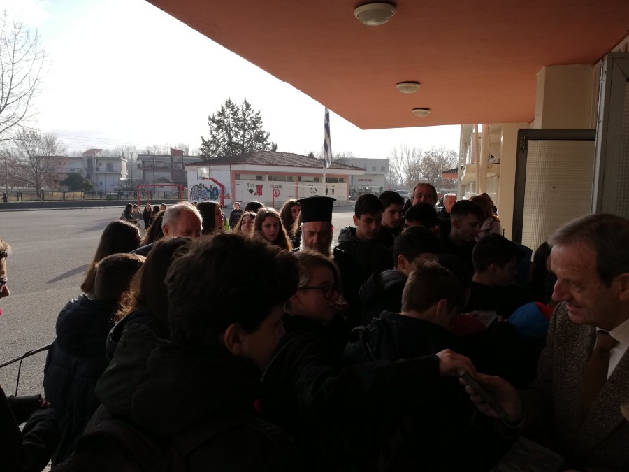 Κοντά στους μαθητές ο Μητροπολίτης Θεσσαλιώτιδος κ. Τιμόθεος