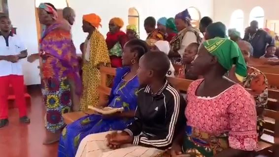 Θεία Λειτουργία στο χωριό Κιπέρα της Κεντρικής Τανζανίας