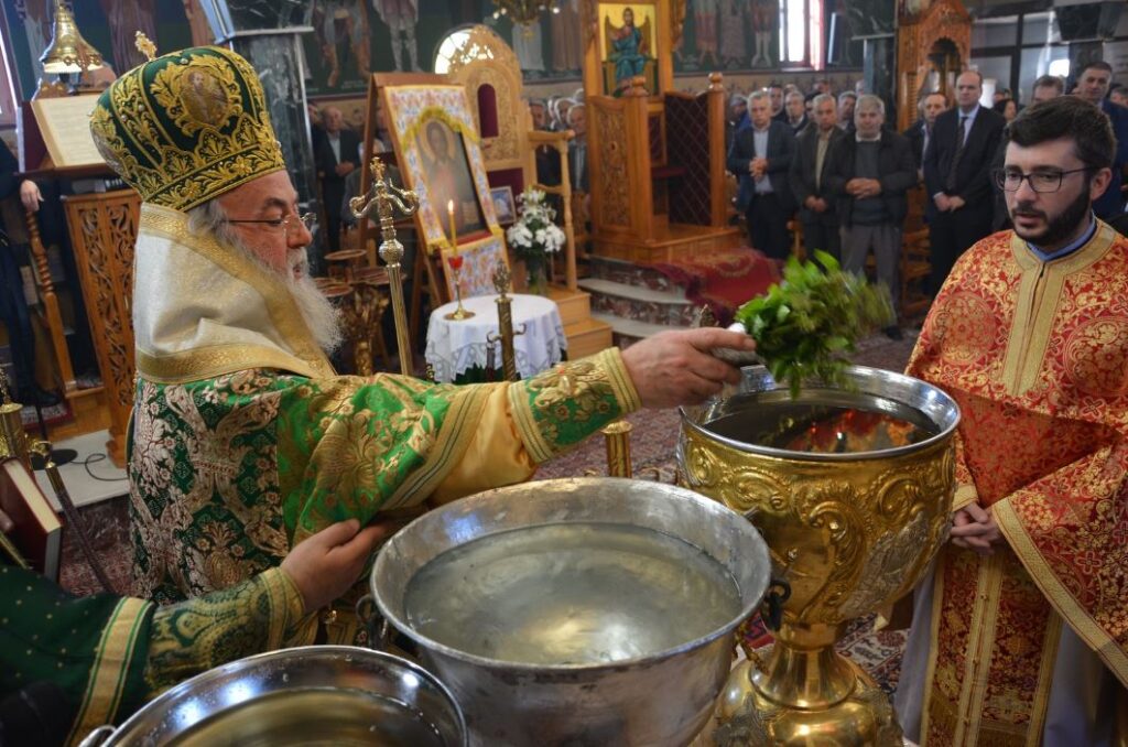 Ο Μητροπολίτης Ελευθερουπόλεως στο χωριό των αμπελουργών