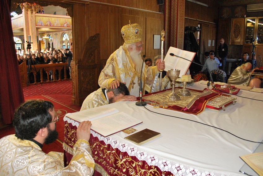 Χειροτονία από τον Σεβασμιώτατο κ. Συμεών μετά θερμής προσφώνησης