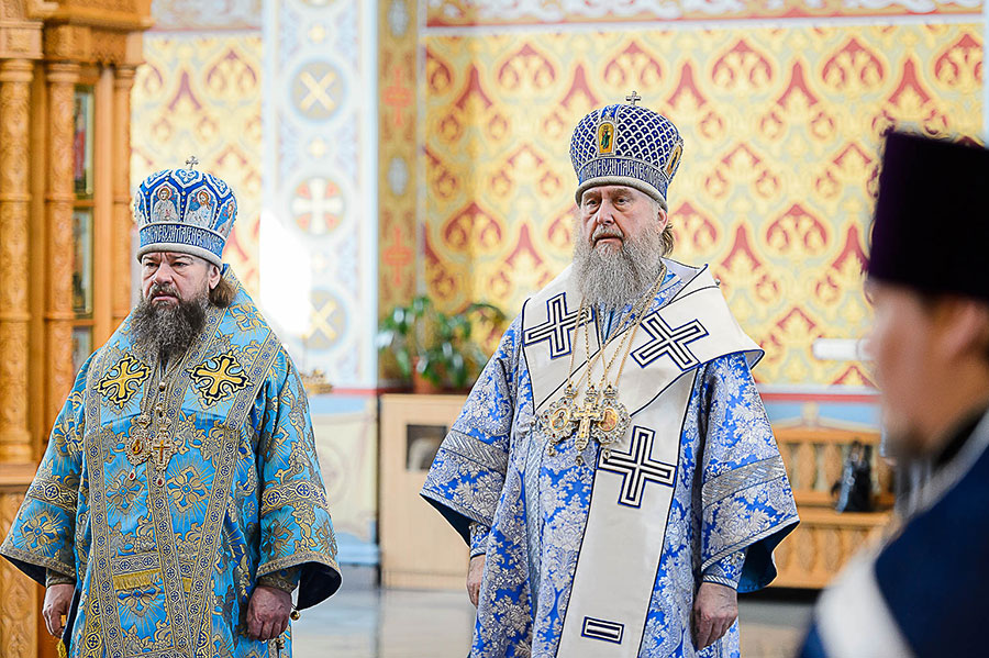 В праздник Феодоровской иконы Божией Матери Глава Православной Церкви Казахстана совершил Литургию в Софийском соборе Алма-Аты
