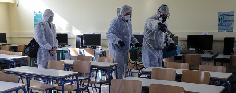 Κλειστά όλα τα σχολεία της χώρας- Μέτρα στην ΙΜ Μεσογαίας- Τί γίνεται στην άλλη πλευρά του Ατλαντικού- Η ΔΙΣ για τη Θεία Κοινωνία