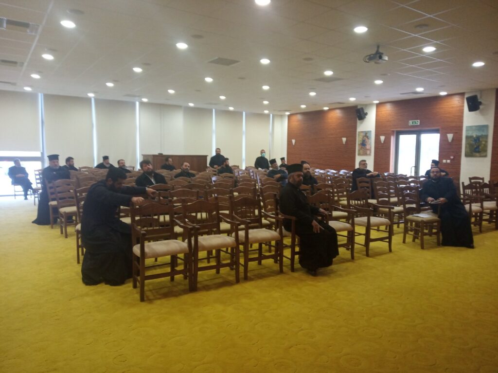 Μητροπολίτης Αρκαλοχωρίου: “Κυριαρχεί το φως του Χριστού”