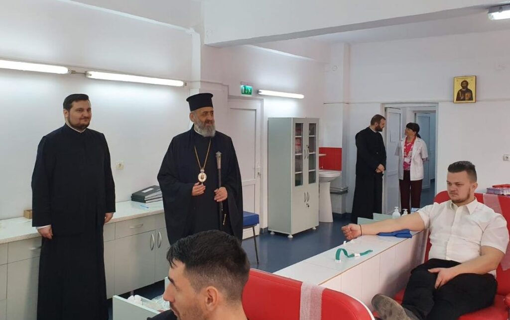 Clericii din Arhiepiscopia Alba Iuliei au donat sânge. „Donarea este un transfer de viaţă”