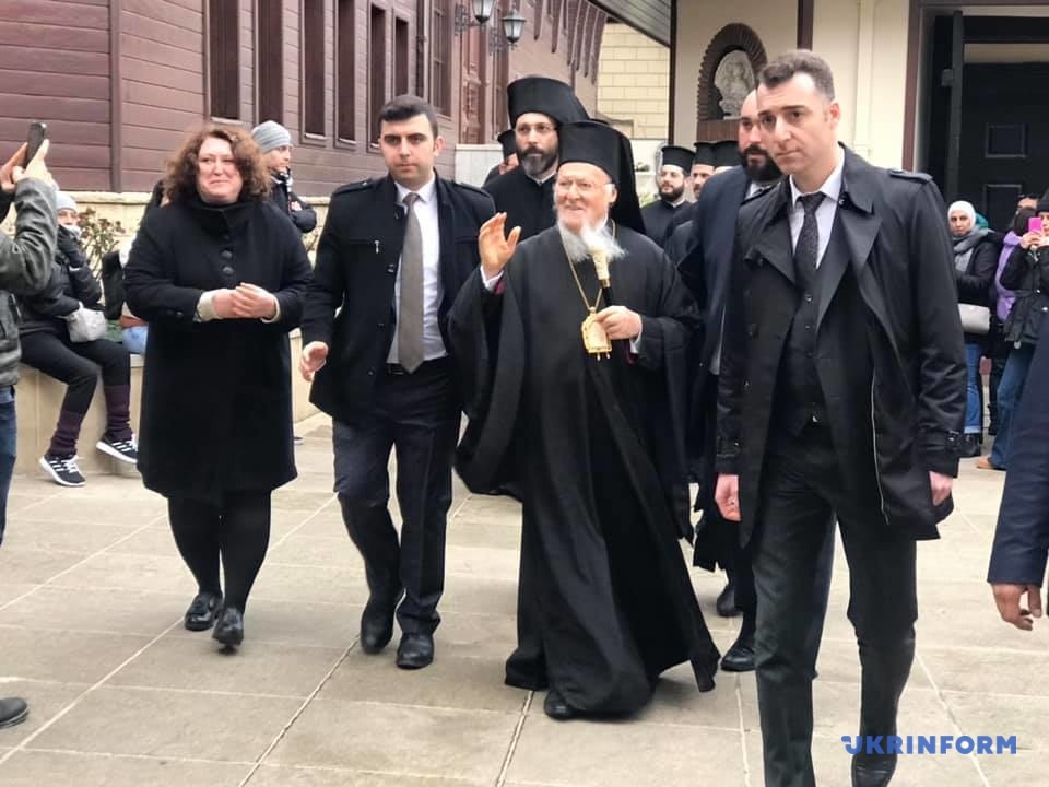 Украинская делегация приехала в Стамбул поздравить Вселенского патриарха