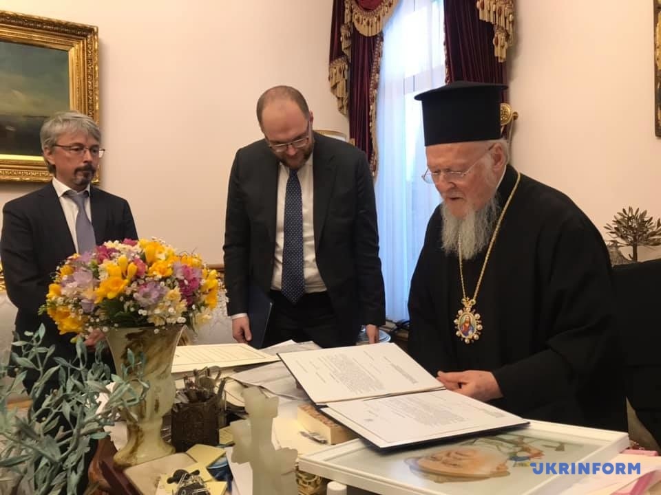 Бородянский передал Варфоломею поздравления от Зеленского