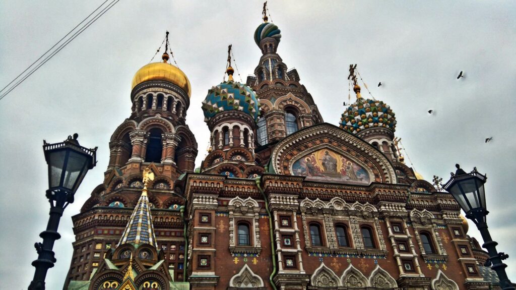 Απαγόρευσαν την επίσκεψη στους ναούς στην Αγ. Πετρούπολη οι τοπικές αρχές
