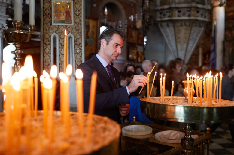 Greek PM amid Covid-19 outbreak: ‘I also went and lit a candle, but alone’; Holy Synod to urgently convene on Mon.