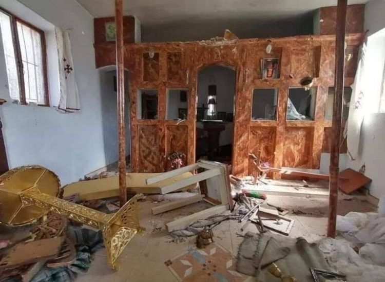 МИГРАНТИ УНИШТИЛИ ГРЧКУ ЦРКВУ НА ОСТРВУ ЛЕЗВОС