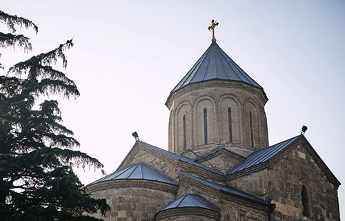 Το Πατριαρχείο της Γεωργίας δεν απαγορεύει τις ιερές Ακολουθίες