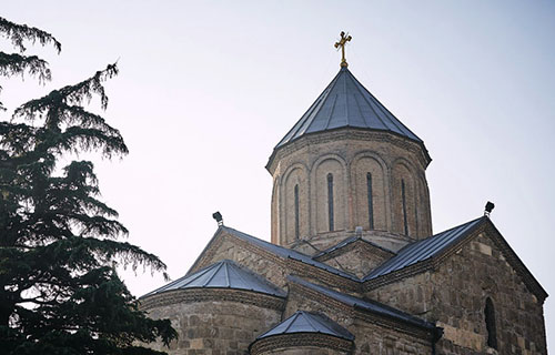 Το Πατριαρχείο της Γεωργίας δεν απαγορεύει τις ιερές Ακολουθίες