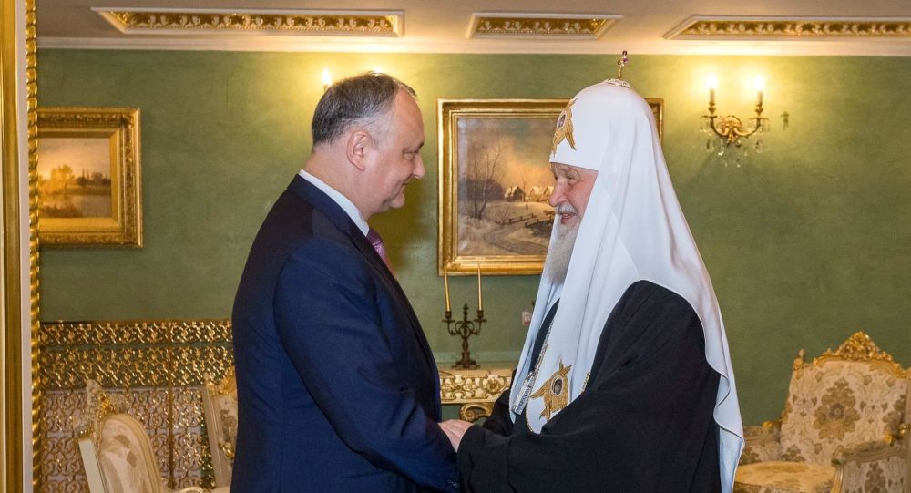 Додон встретился в Москве с патриархом Кириллом