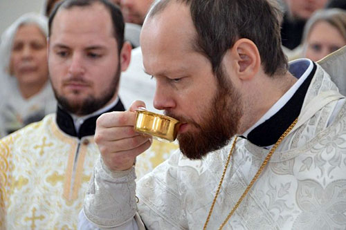 “Η στέρηση Θείας Κοινωνίας πιο επικίνδυνη από τον ιό”