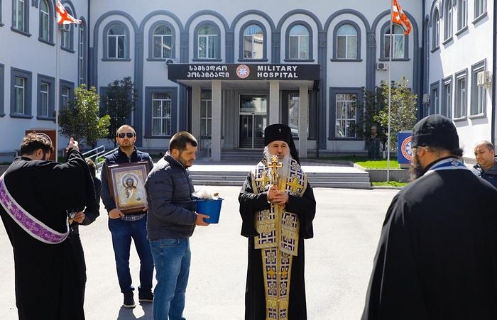 Грузински митрополит благослови болница за борба с коронавируса в Грузия
