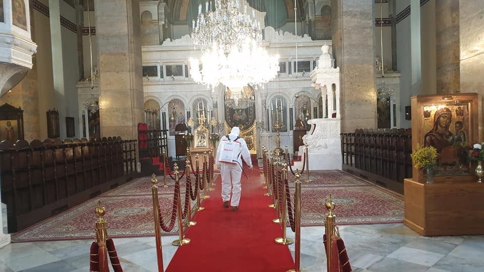 Απολυμαίνουν τους ναούς οι Ορθόδοξες Εκκλησίες- Εντείνονται οι προσευχές απέναντι στον επικίνδυνο ιό