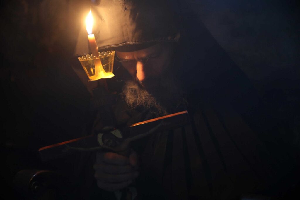 Profeții despre pandemie – Fotoreportaj cu o tundere în Schima Mare