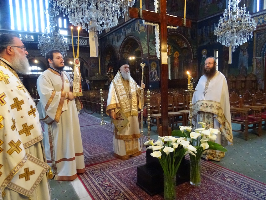 Οι Ιερές Ακολουθίες κεκλεισμένων των θυρών στη Μητρ. Κορίνθου