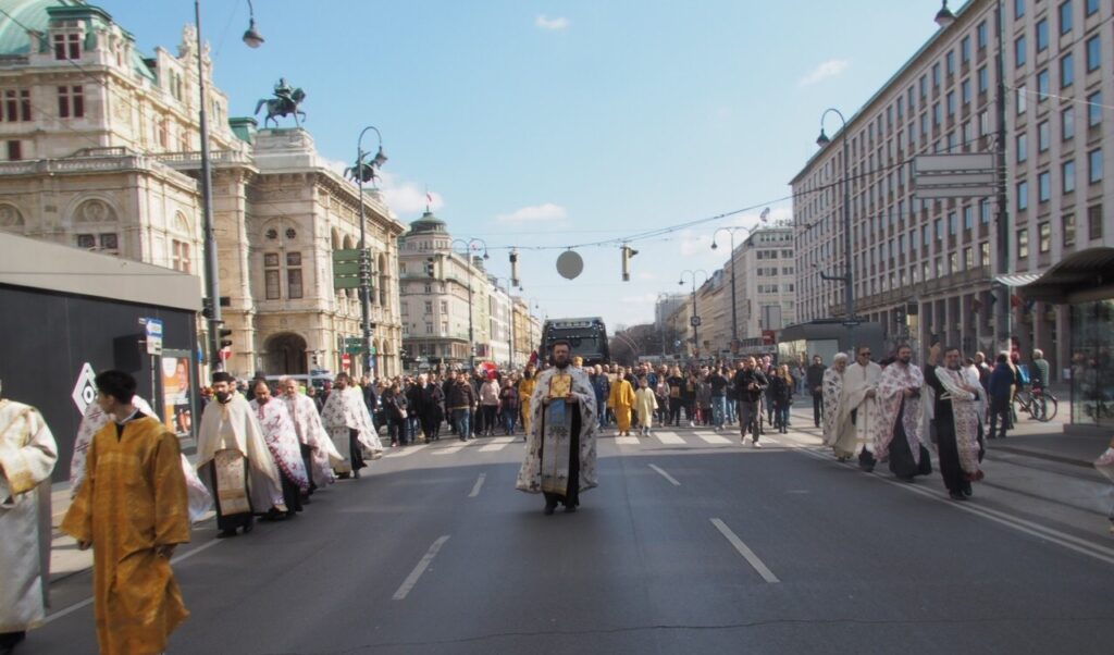 Велика литија у Бечу поводом ситуације у Црној Гори