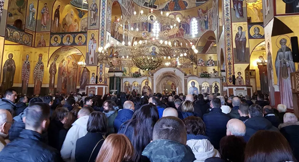 Без целивања, само наклон! Српски владика објавио савете за богослужења у доба короне