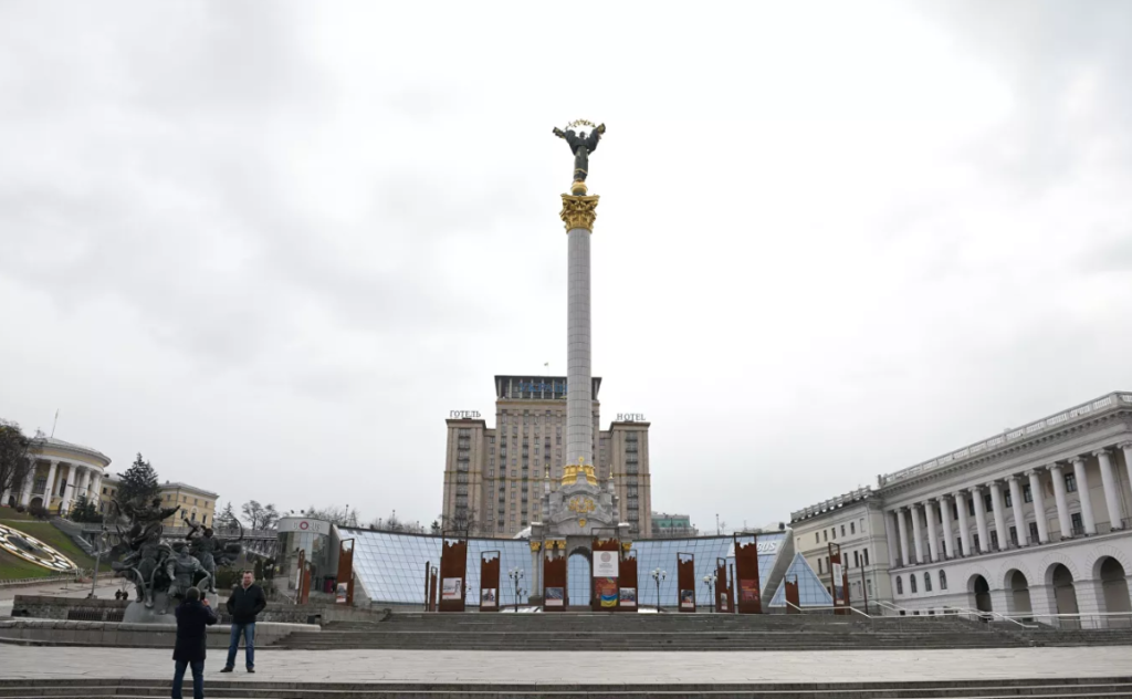 В УПЦ читают молитву от коронавируса и окропляют города святой водой