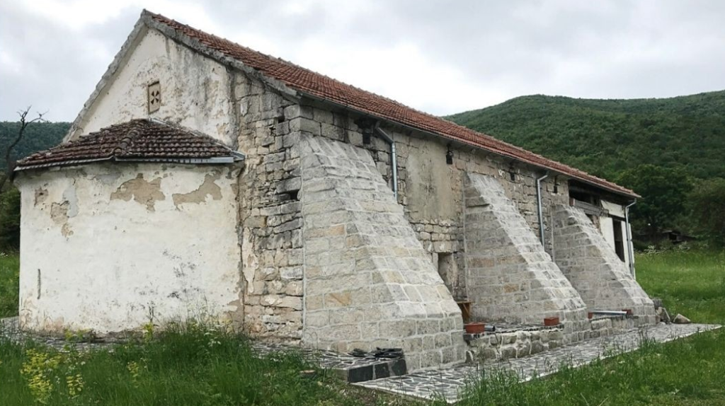 Kisha Shën Gjergji në fshatin Oreshevec – një destinacion i shkëlqyer për turizëm pelegrinazhi