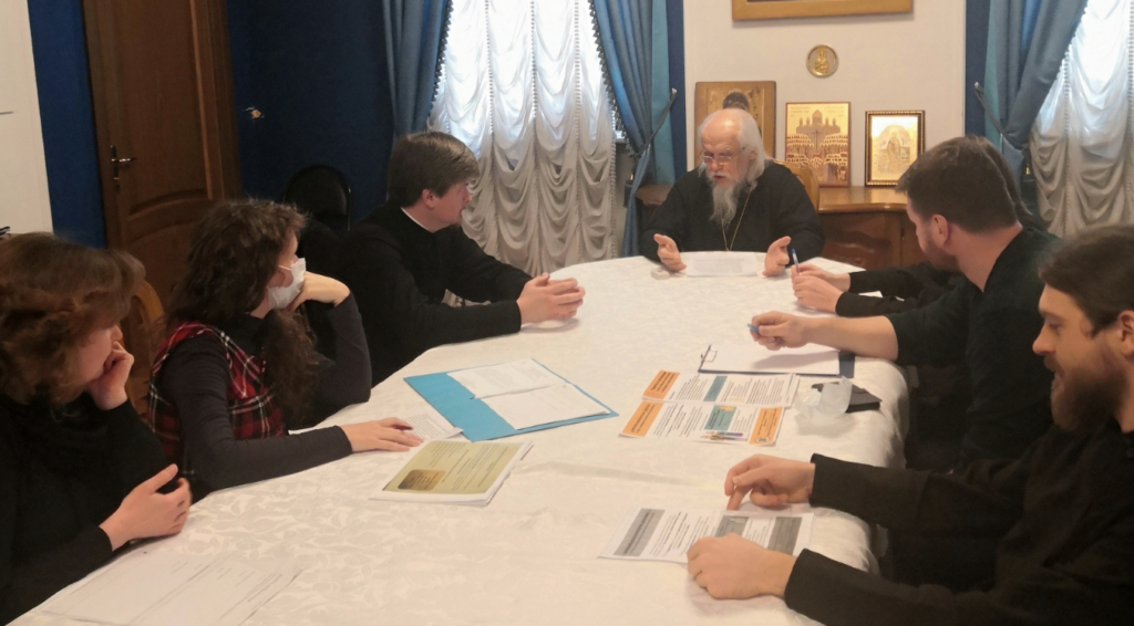 Вопросы оказания волонтерской помощи пожилым людям обсудили на встрече в Синодальном отделе по социальному служению
