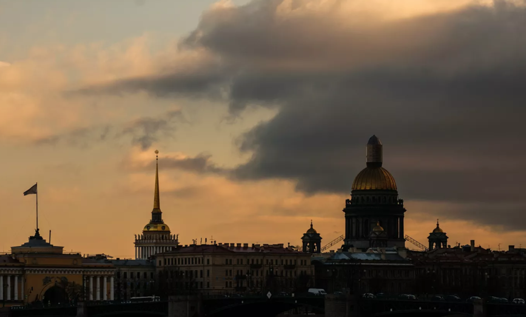 Исаакиевский собор провел онлайн-трансляцию Божественной литургии