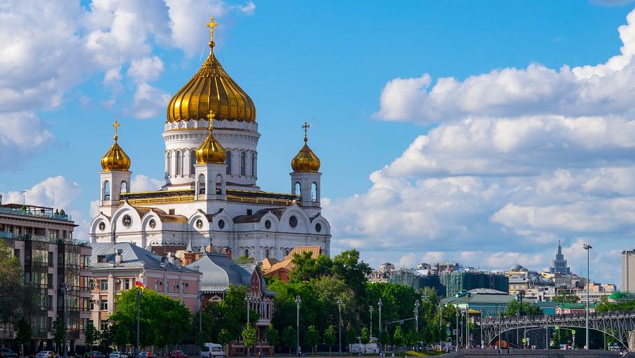 Правовое управление РПЦ считает неконституционным запрет посещать храмы в Петербурге