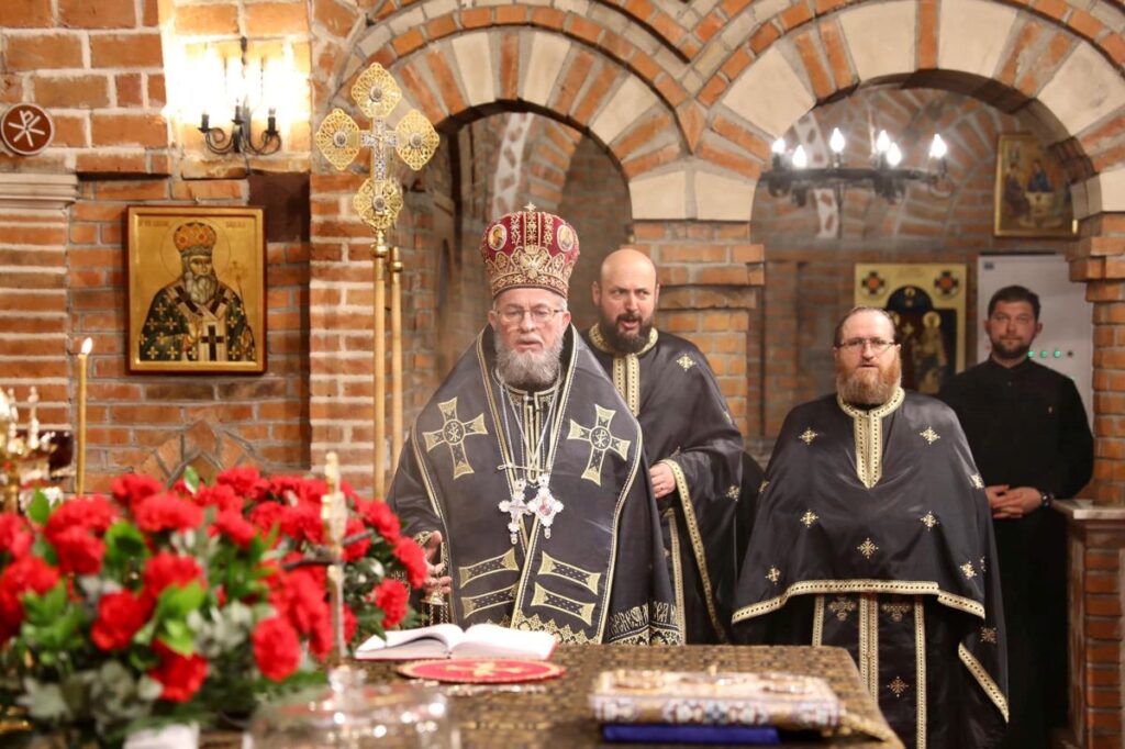 În Episcopia Maramureșului se vor oficia slujbe, iar Biserica poate oferi spații pentru carantină