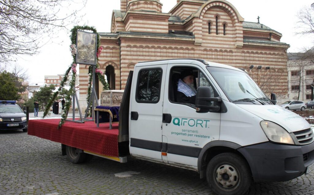 Procesiune cu icoană făcătoare de minuni și sfinte moaște la Craiova