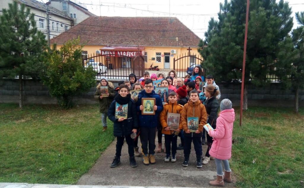 Procesiune cu icoane în Parohia Mașloc, județul Timiș