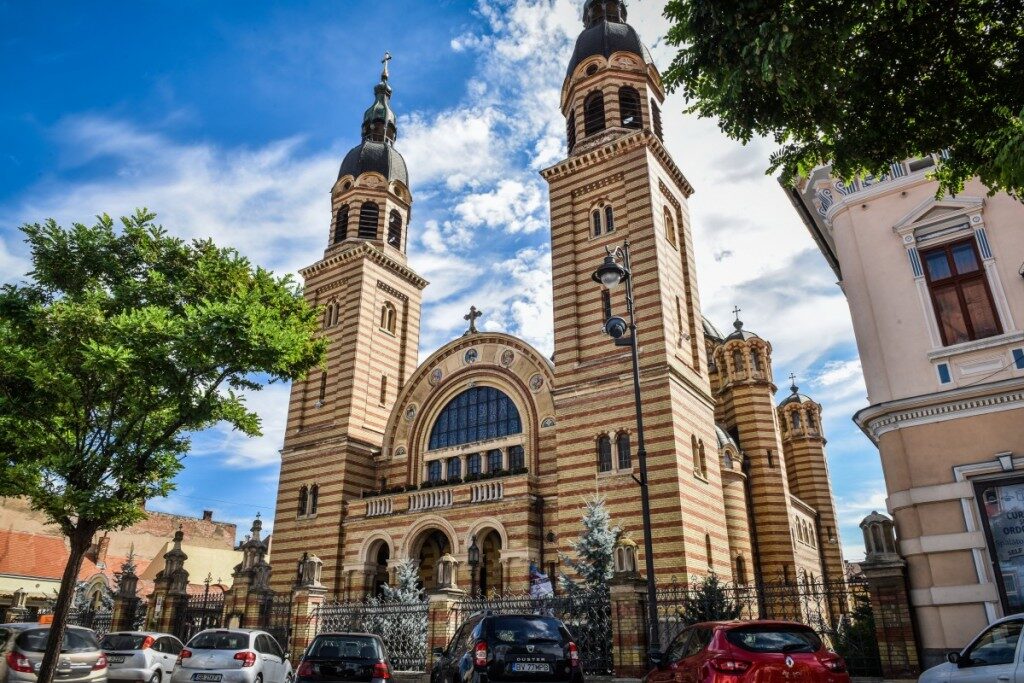 Arhiepiscopia Sibiului renunță în favoarea Spitalului Județean la 500.000 de lei destinați reparațiilor de biserici
