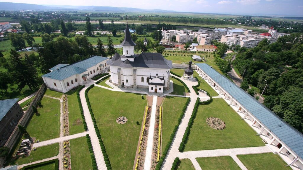 Arhiepiscopia Romanului și Bacăului | Sprijin umanitar și medical intensificat pentru cei vulnerabili