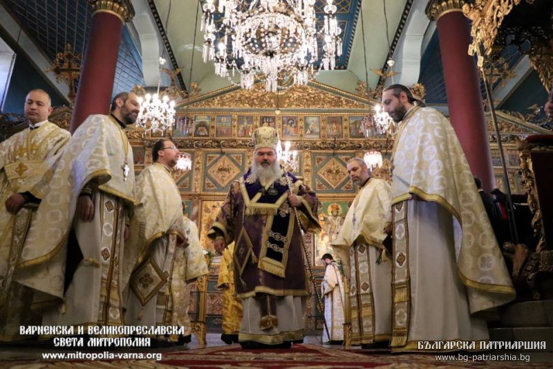 Божествена света Литургия в храм “Св. Атанасий” – квартал Гръцка махала