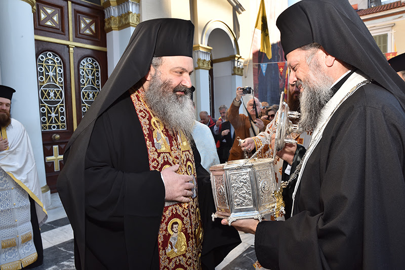 Έφθασε στον Πειραιά η Τιμία Κάρα του Αγίου Προκοπίου